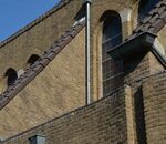 De steunberen van de kerk zijn als het ware verdekt opgesteld.
              <br/>
              Richard Keijzer, 2014-08-21